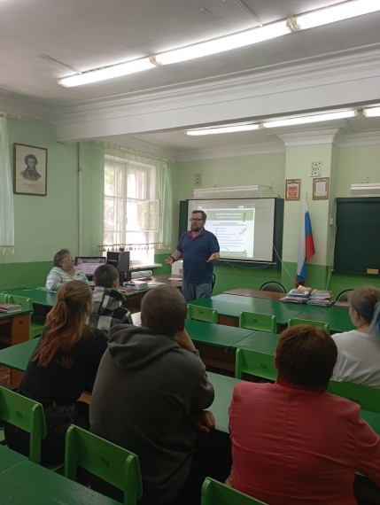 Встреча старшего методиста БелИРО Шиловского К.В. с обучающимися школы..